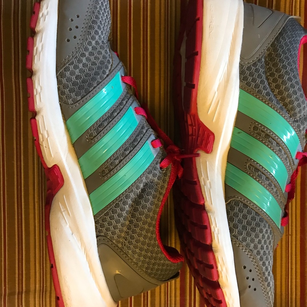 Gently Used Woman’s Adidas sz 8.5 Gray Pink Mint